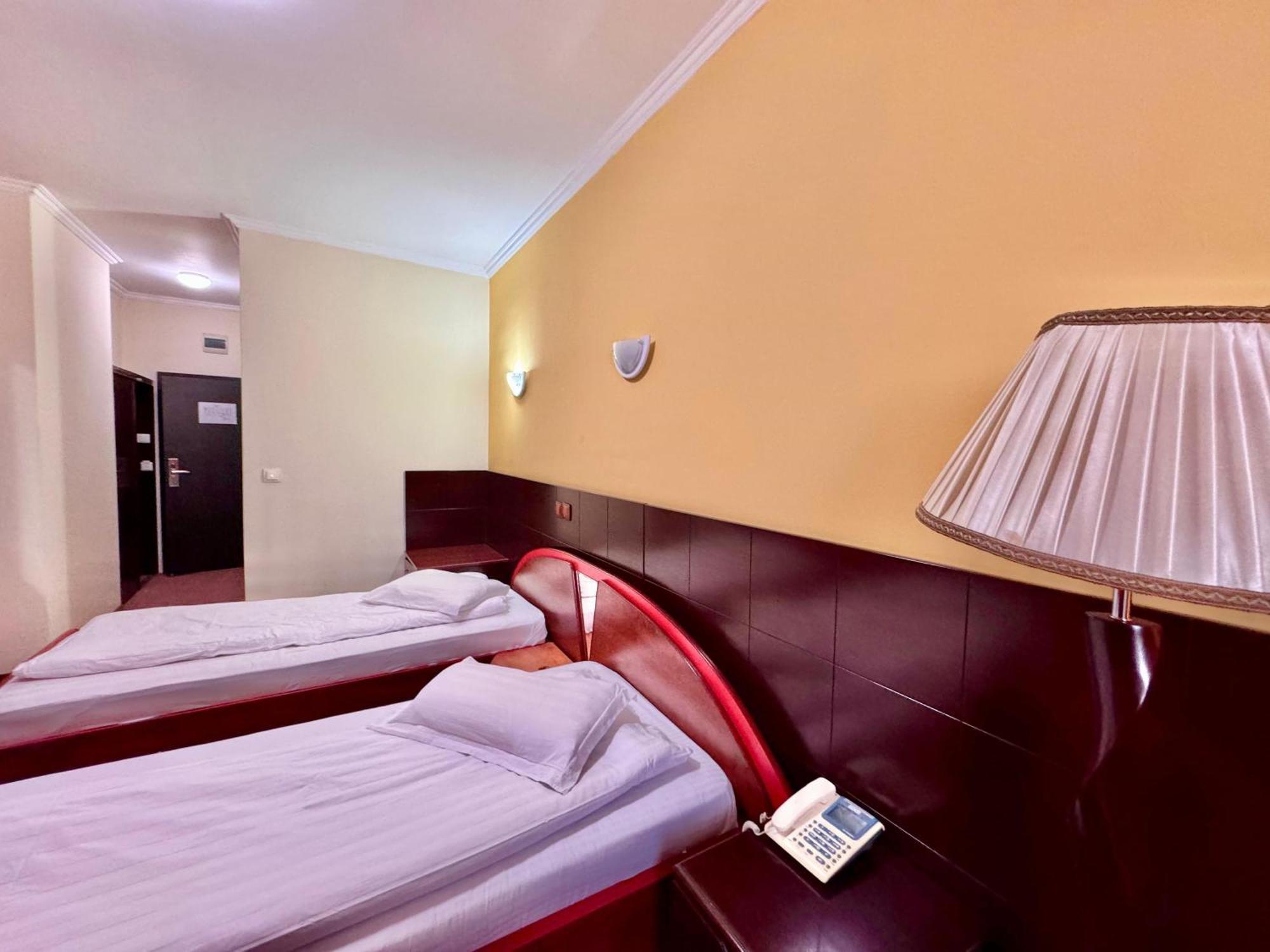 Hotel Helin Aeroport - Craiova Exterior foto